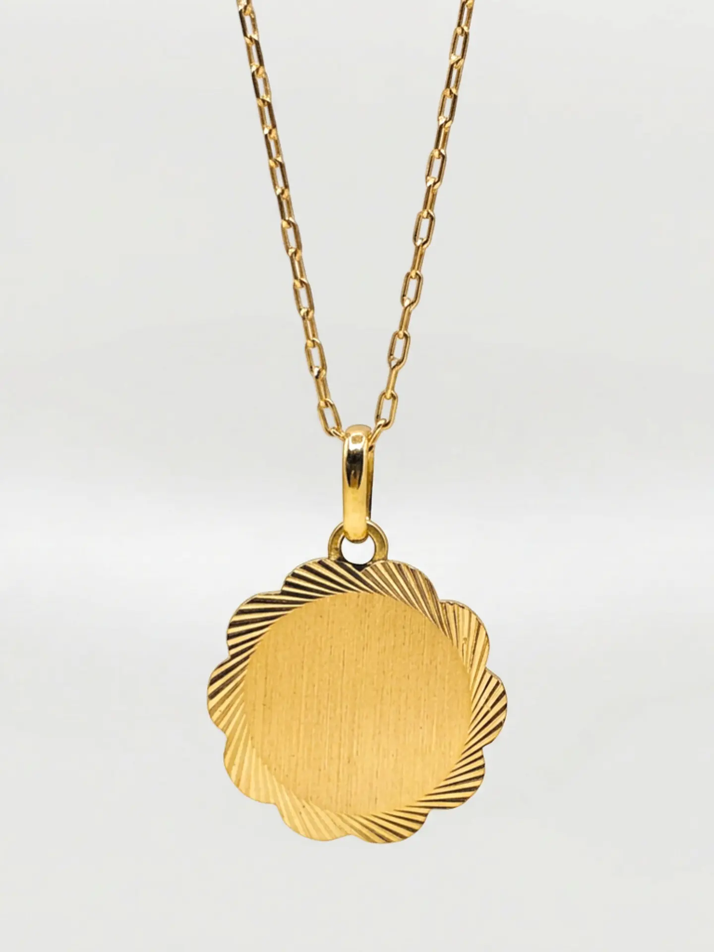 Cadena Disco Flor de Mayo Majestuoso Oro 18k 3