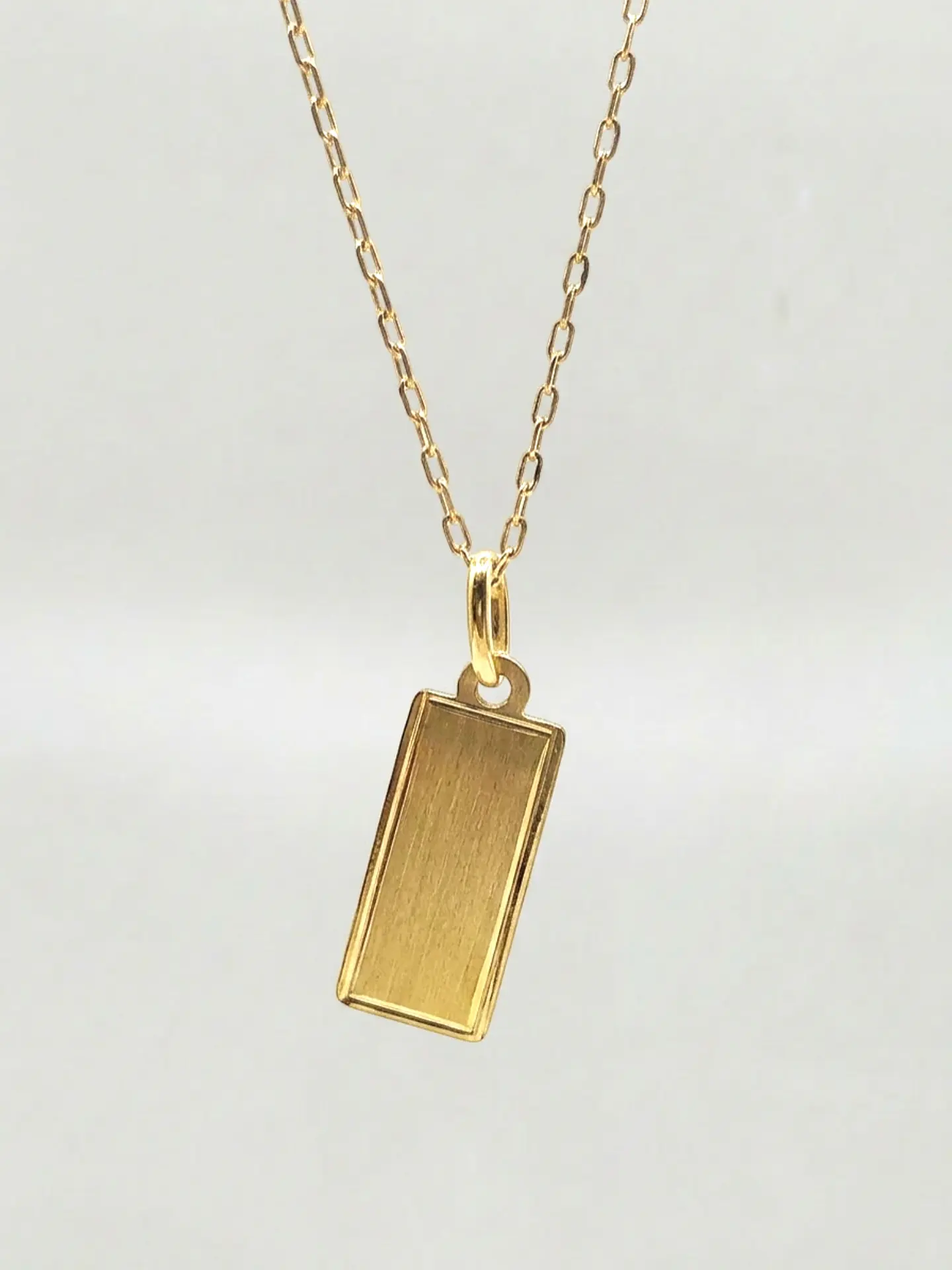 Cadena Placa Vanguardia Rectangular Oro 18k 4