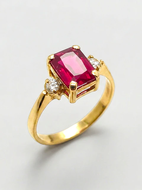 Anillo Rectángulo de Rubí y Circones Oro 18k