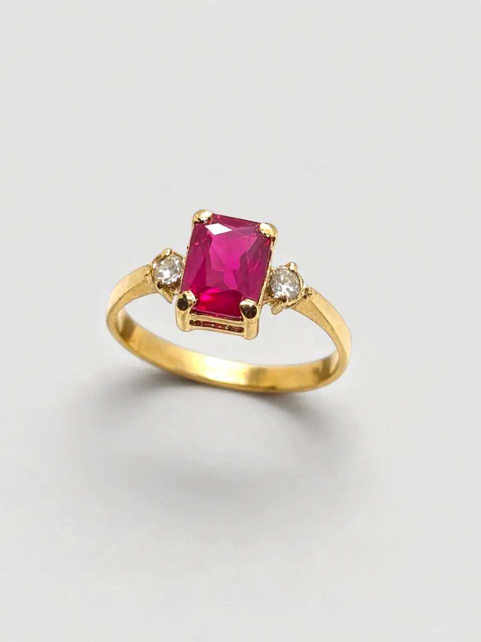 Anillo Rectángulo de Rubí y Circones Oro 18k 6