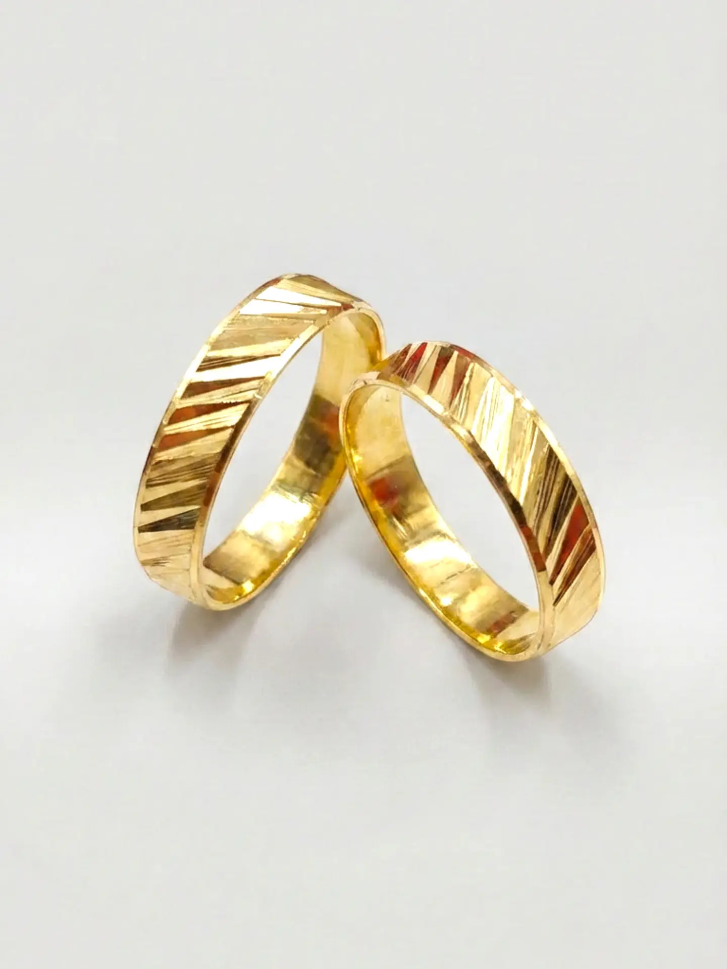 Argollas Nupciales Satín Diagonal 5 mm Oro 18k 1
