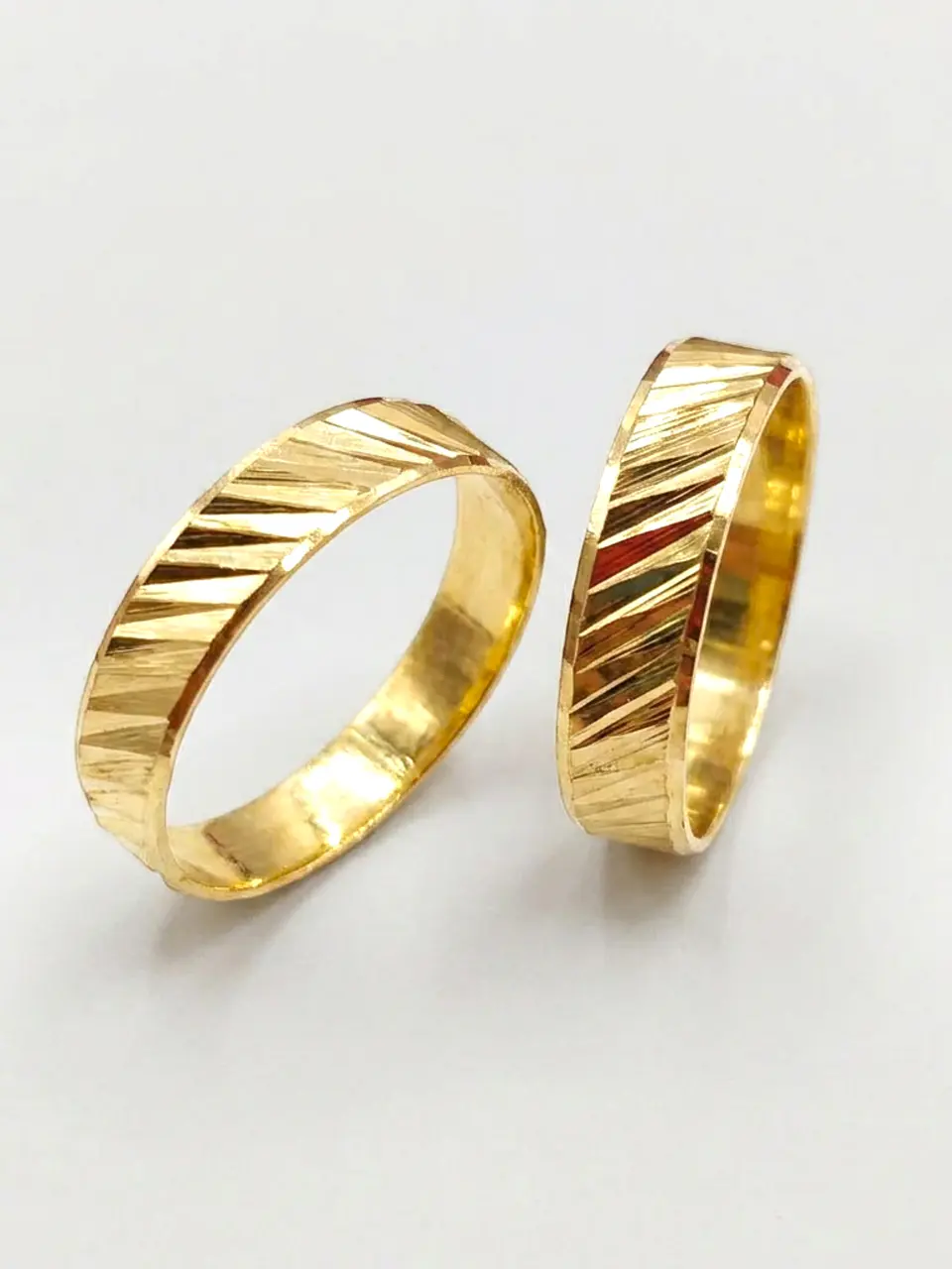 Argollas Nupciales Satín Diagonal 5 mm Oro 18k 2