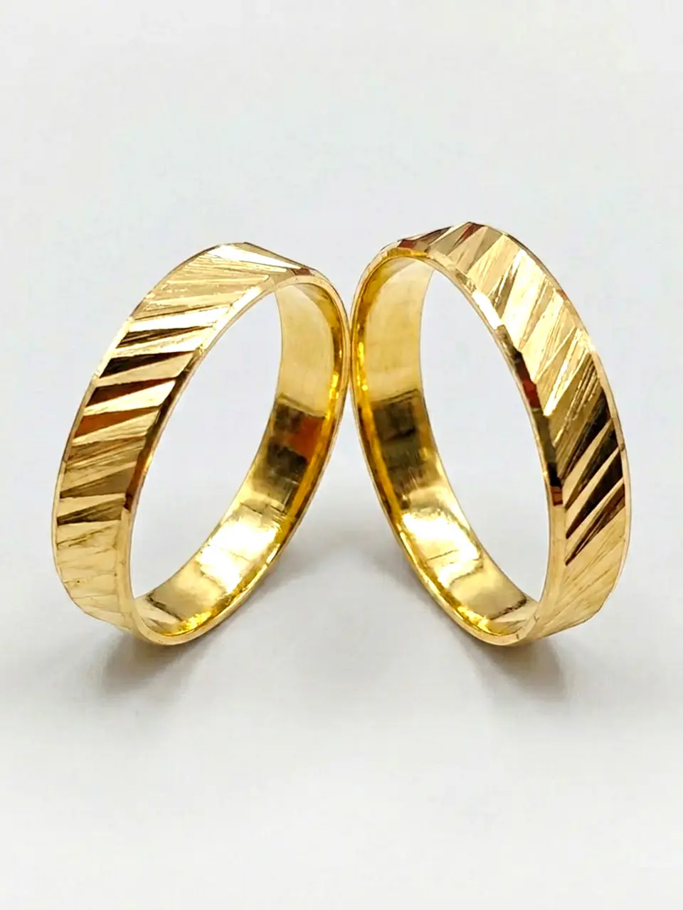 Argollas Nupciales Satín Diagonal 5 mm Oro 18k 3