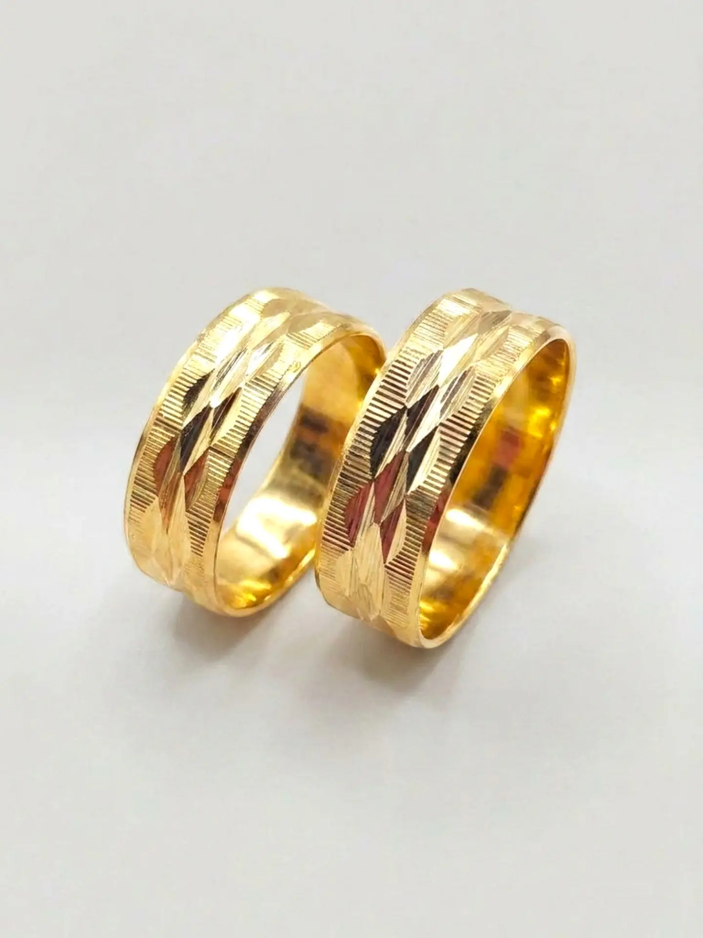 Argollas Nupciales Hojas Centrales Satín 7 mm Oro 18k 1