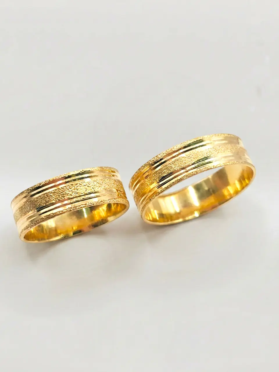 Argollas Nupciales Brillo de Satín 6 mm Oro 18k 2
