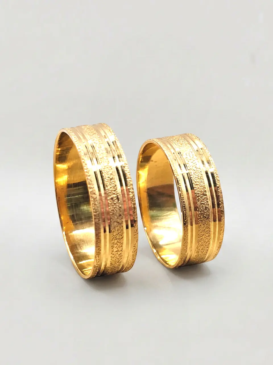 Argollas Nupciales Brillo de Satín 6 mm Oro 18k 5