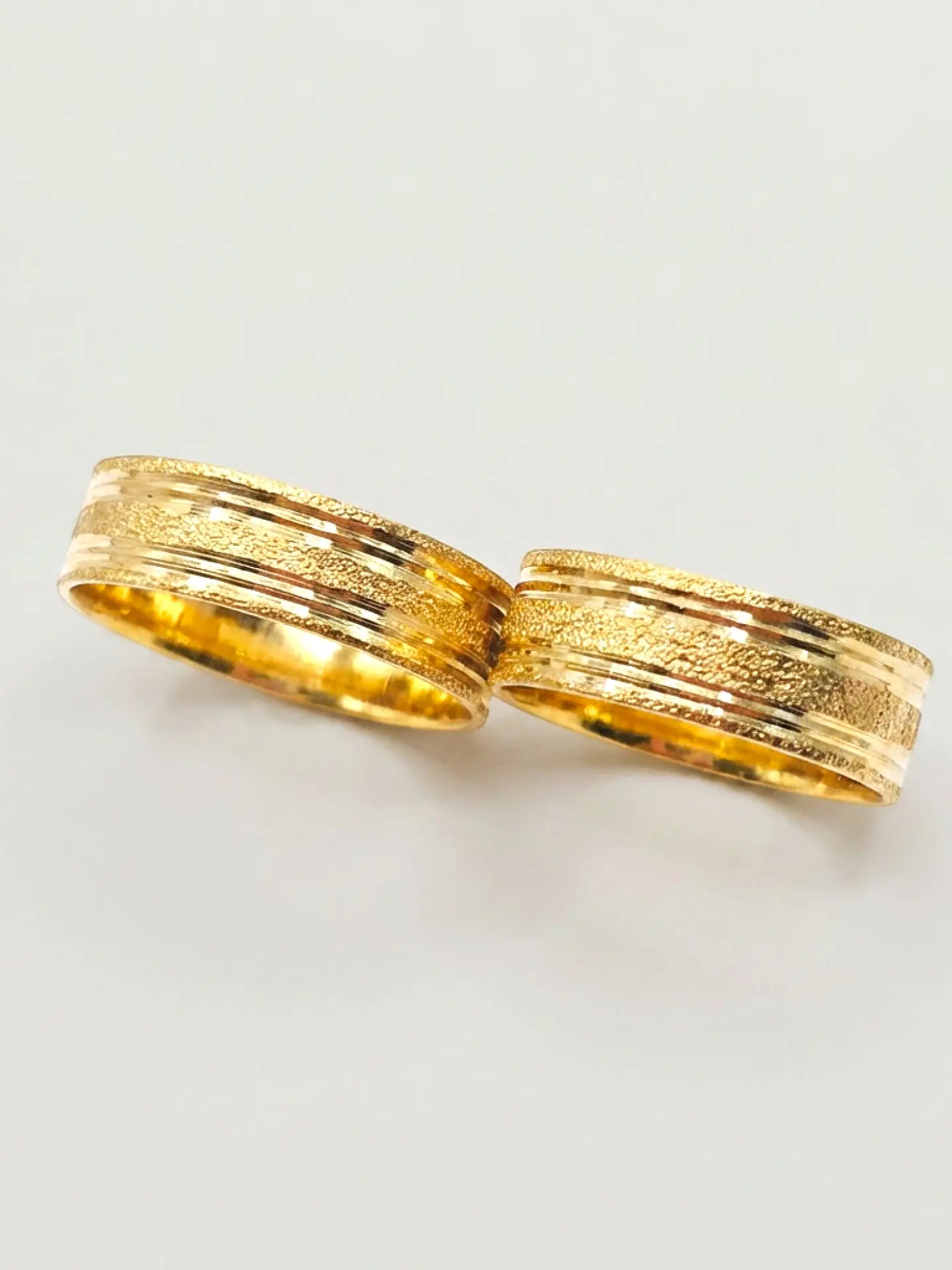 Argollas Nupciales Brillo de Satín 6 mm Oro 18k 3