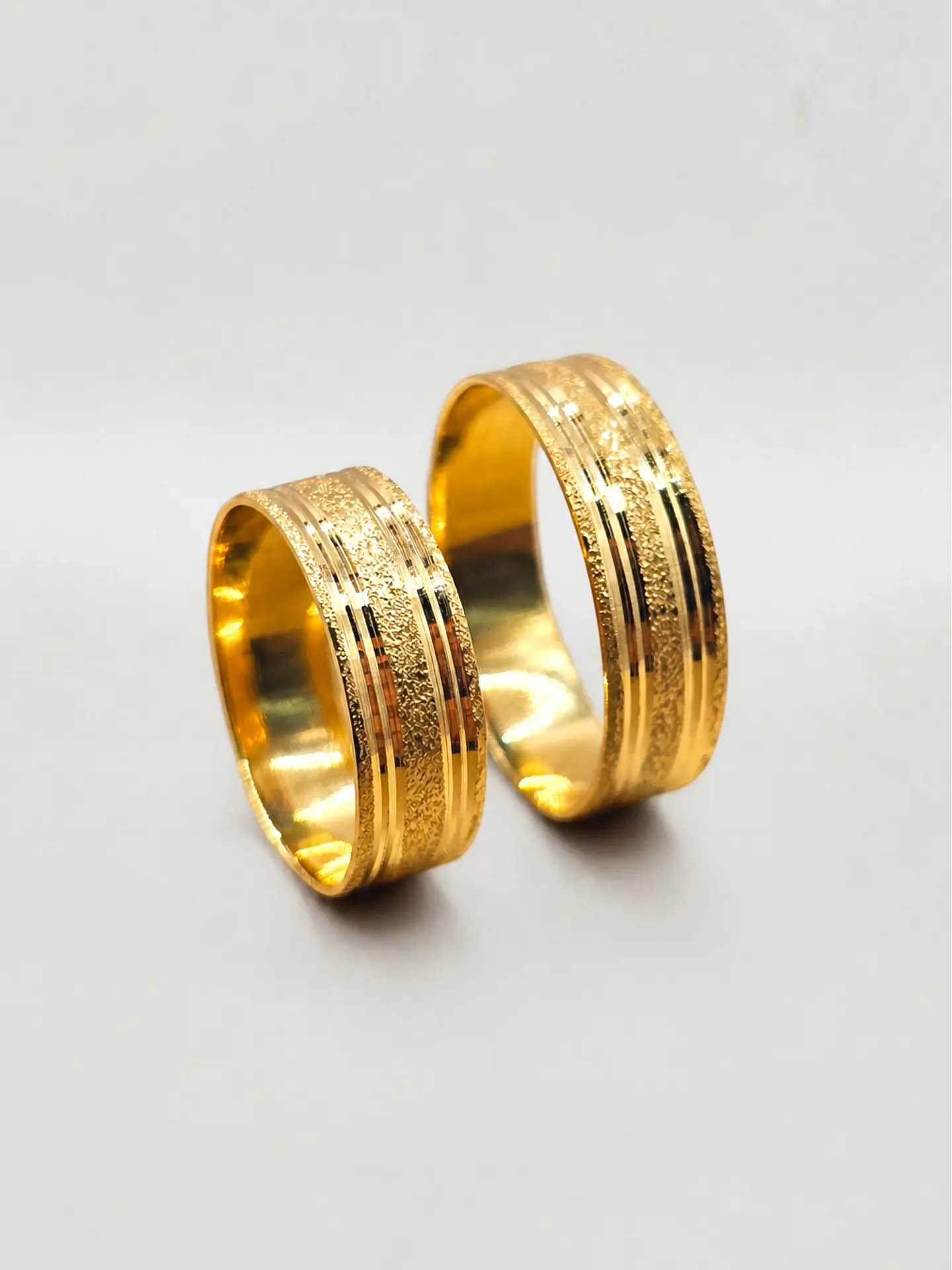 Argollas Nupciales Brillo de Satín 6 mm Oro 18k 4