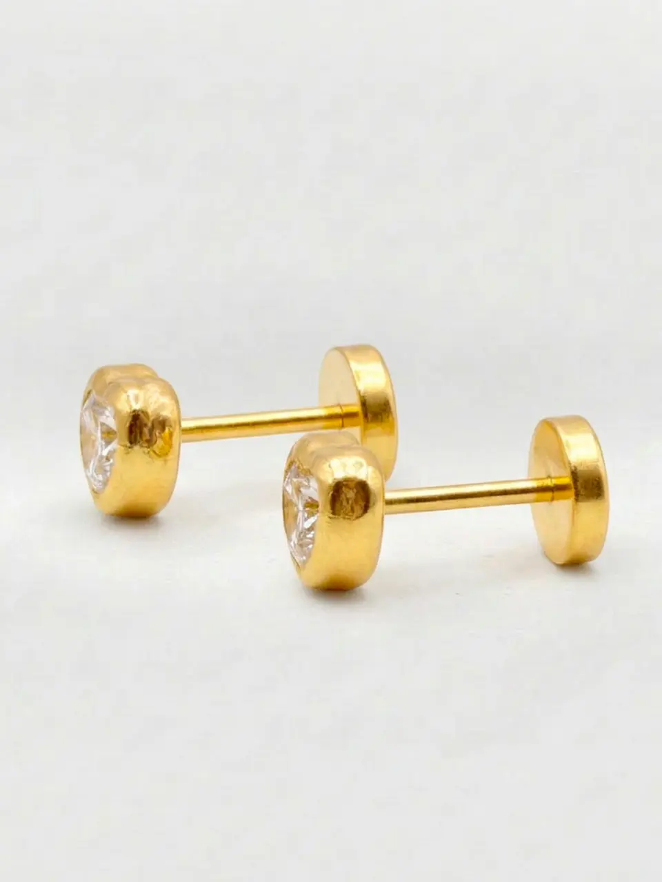 Aros Abridores Corazón de Circón Mediano Oro 18k 3