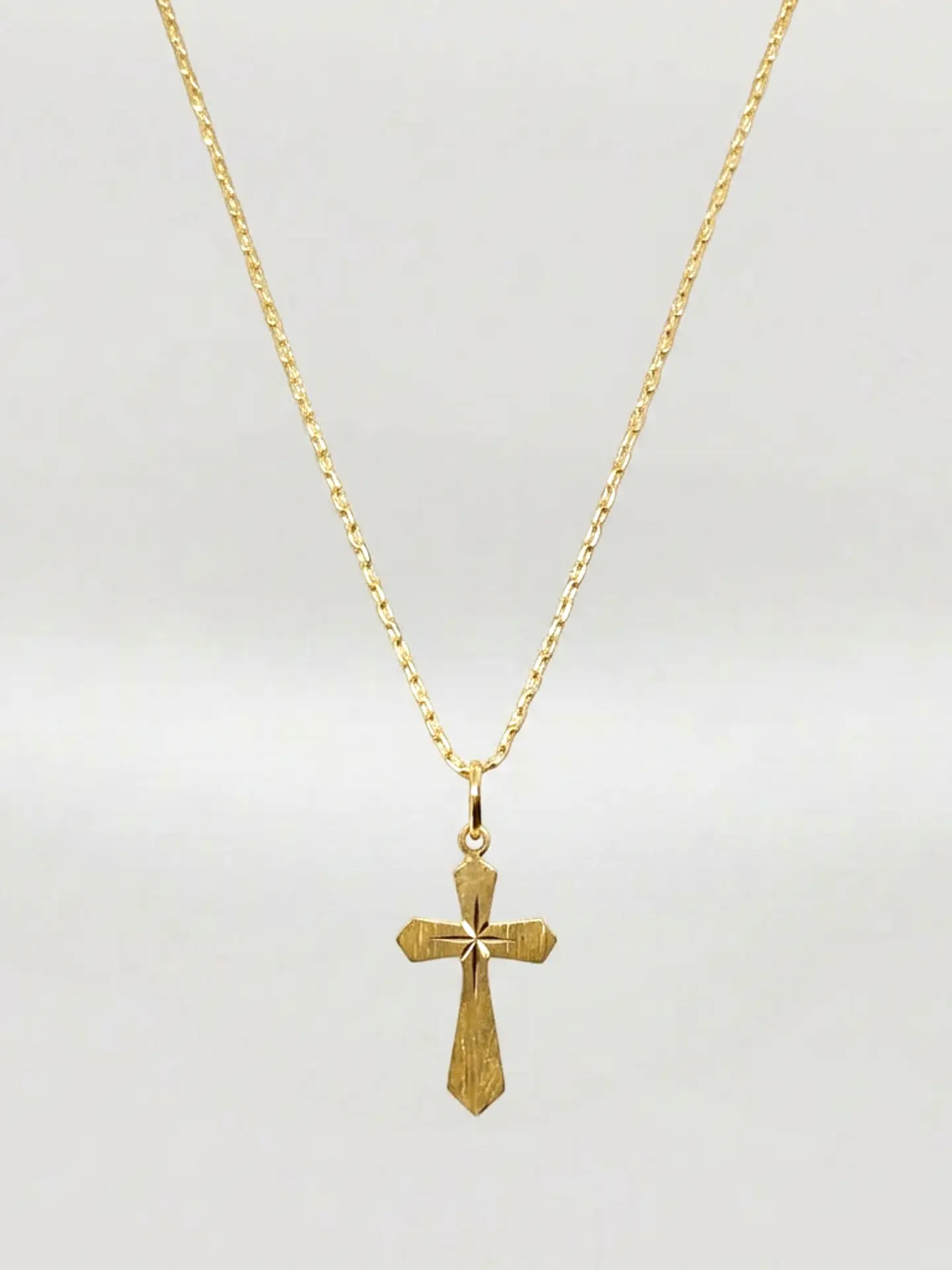 Cadena Devoción con Cruz Esculpida Oro 18k 1