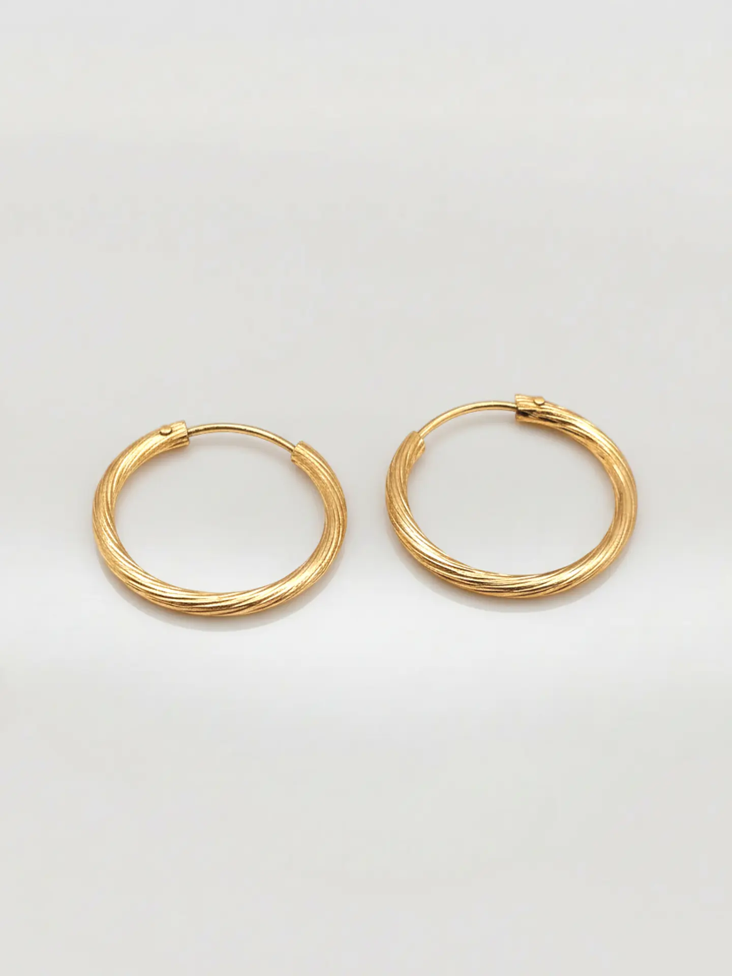 Aros Argolla Esculpida de Gala Oro 18k 3