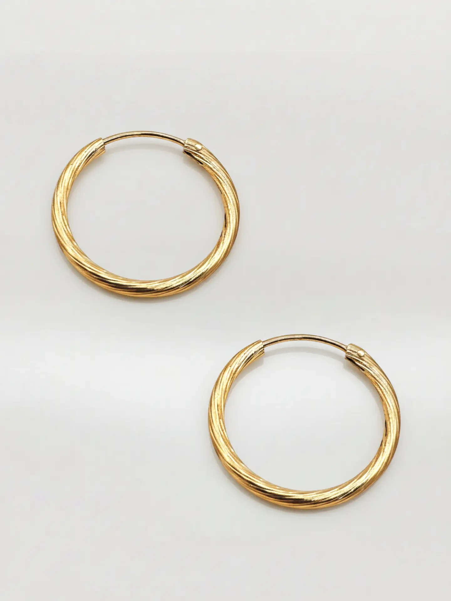 Aros Argolla Esculpida de Gala Oro 18k 4