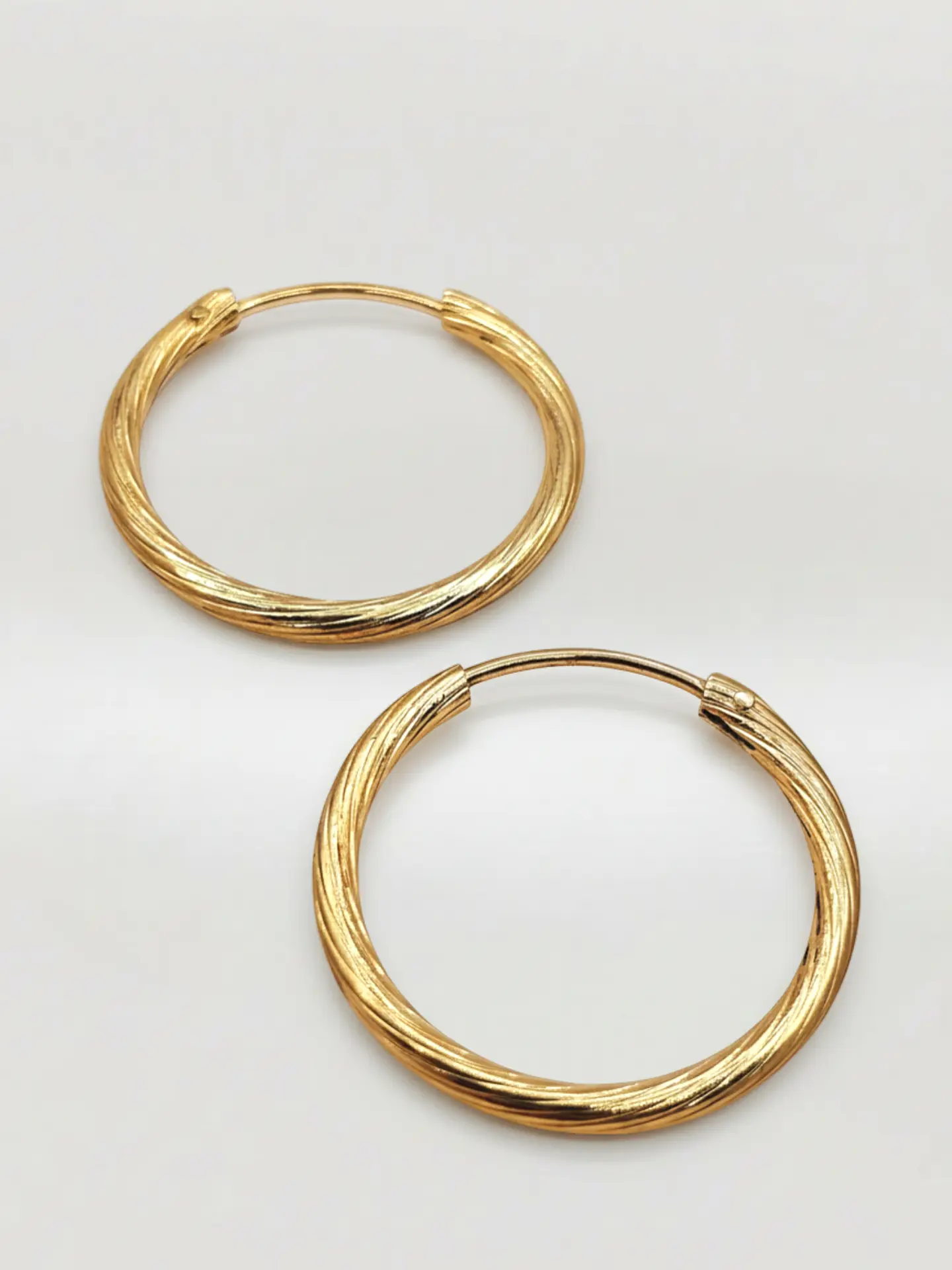 Aros Argolla Esculpida de Gala Oro 18k 1