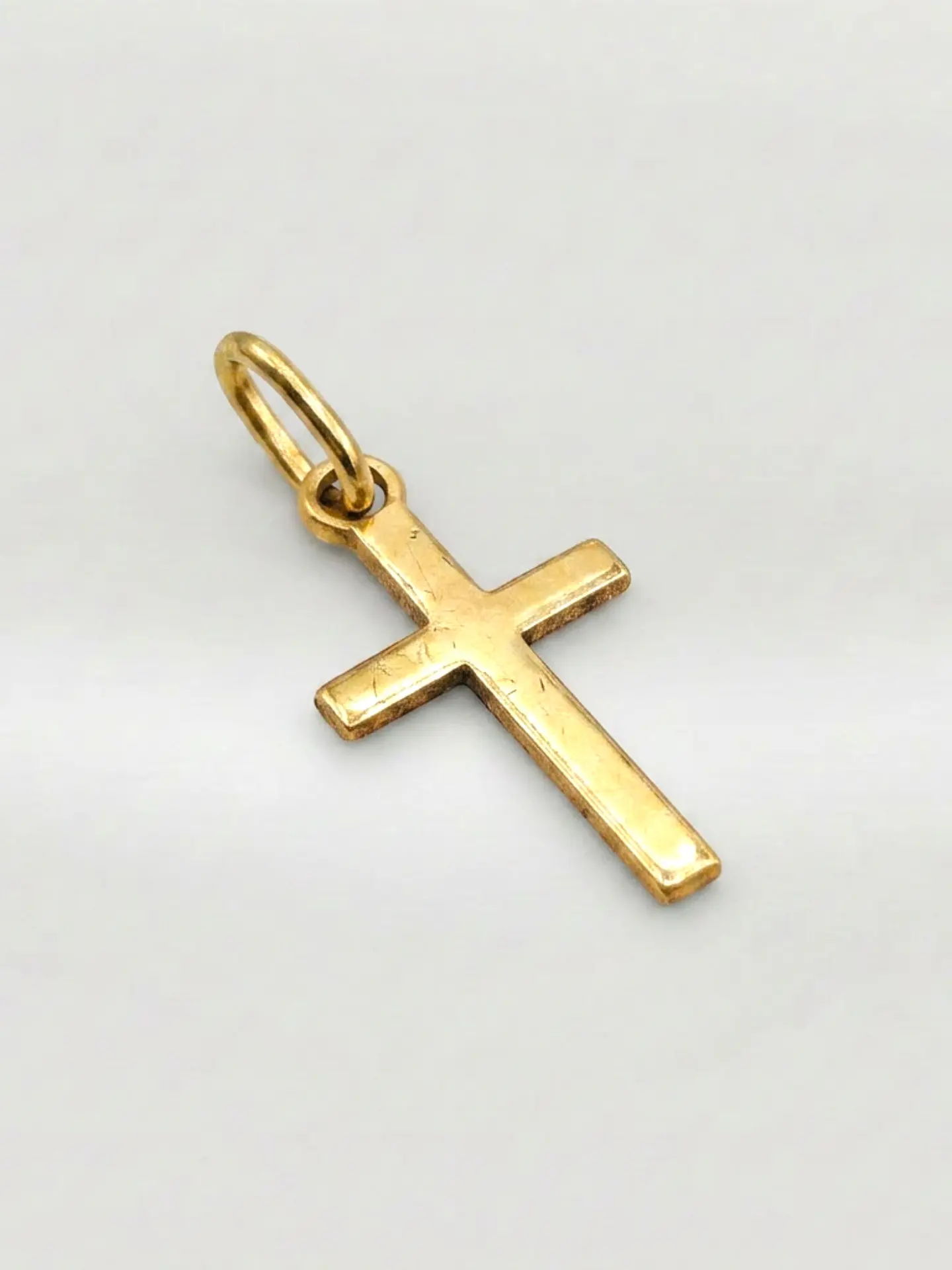 Colgante Cruz Estilizada Esencia Oro 18k 3