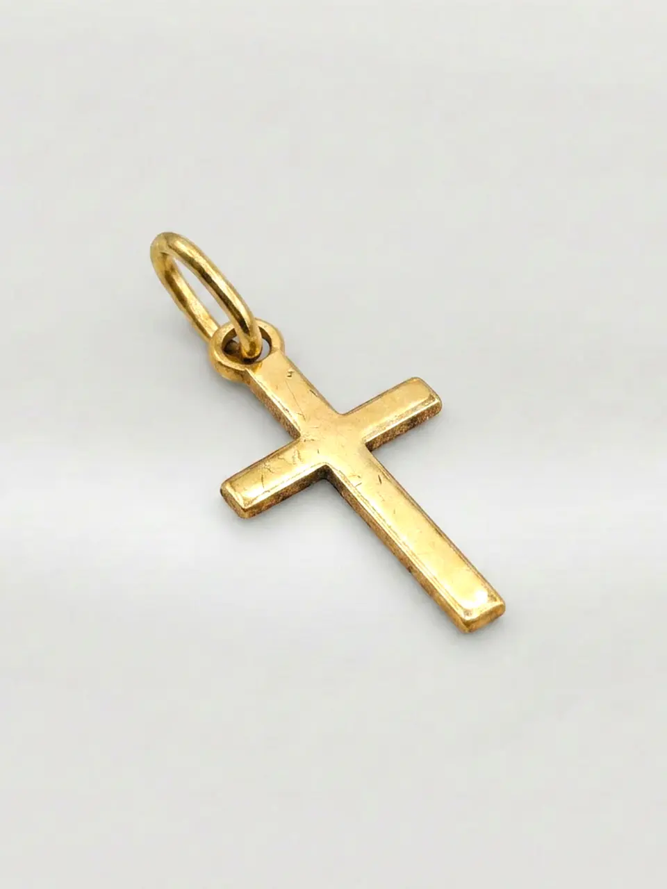 Colgante Cruz Estilizada Esencia Oro 18k 3