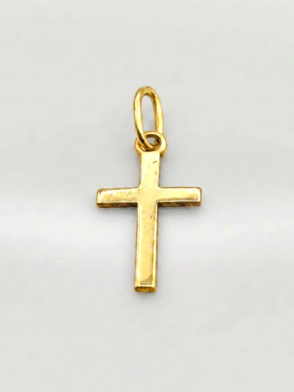 Colgante Cruz Estilizada Esencia Oro 18k 4