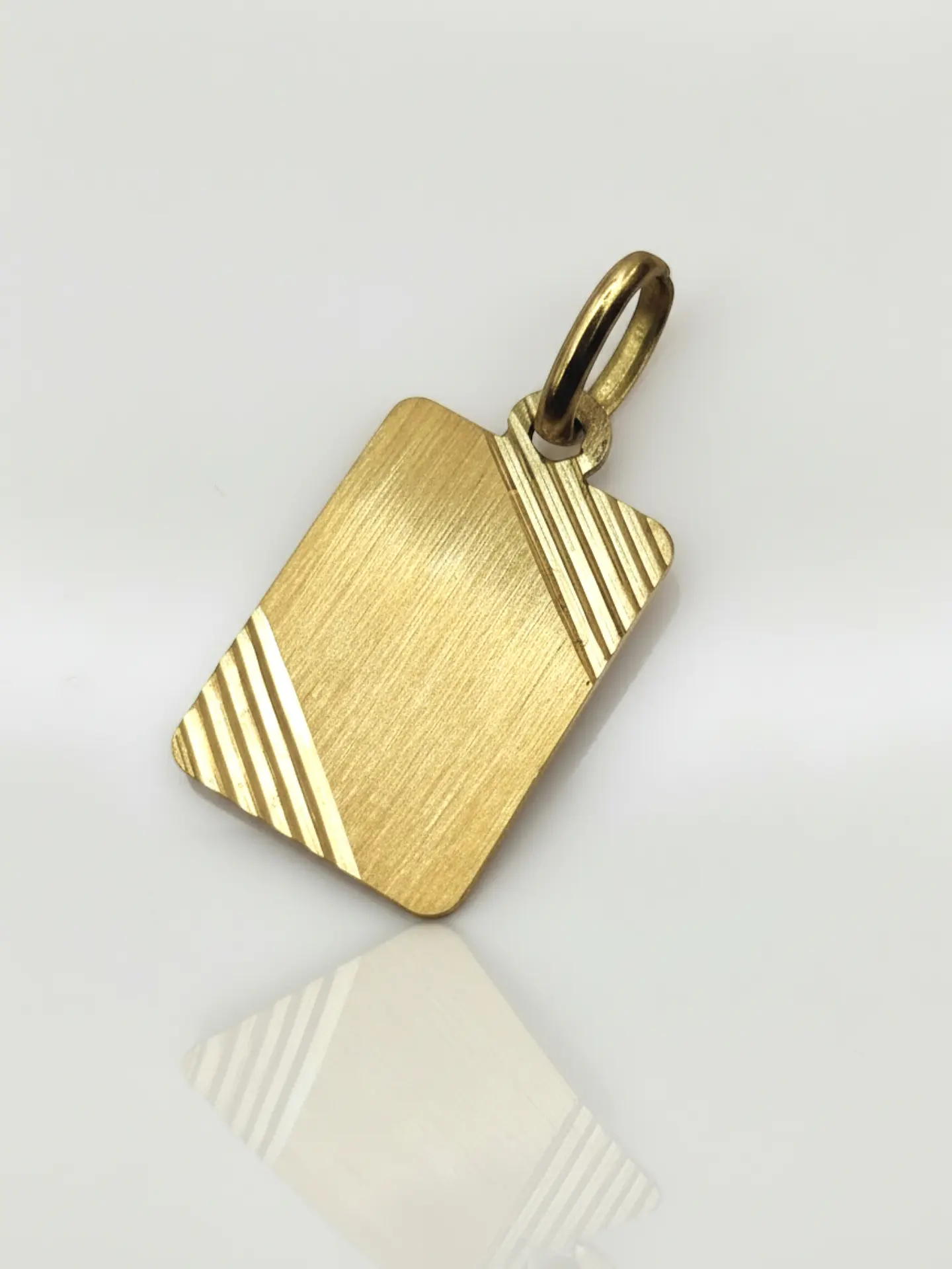 Colgante Placa Satín de Gala Oro 18k 2