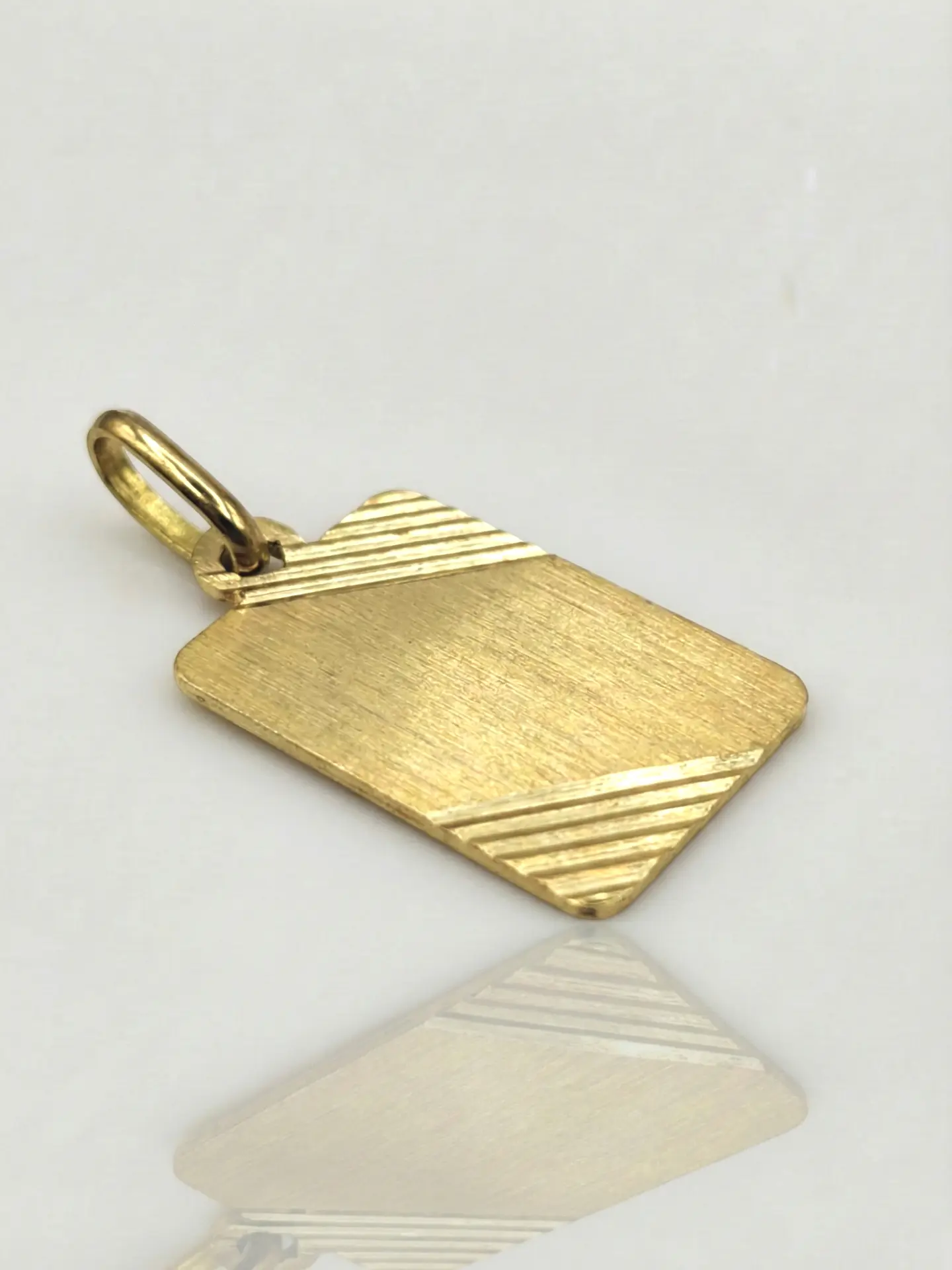 Colgante Placa Satín de Gala Oro 18k 4