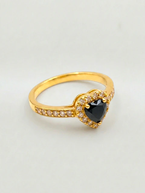 Anillo Medio Cintillo Corazón de Onix y circones Oro 18k