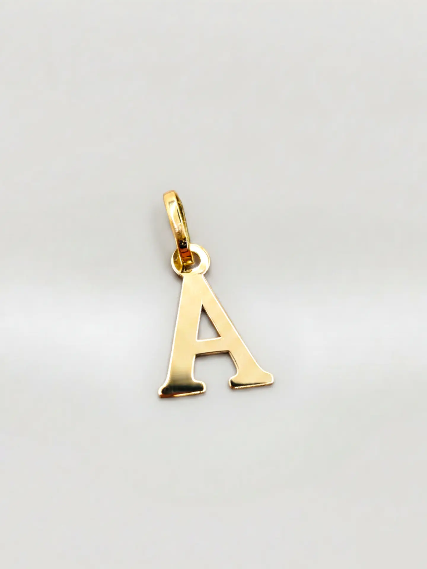 Colgante Letra Identidad Oro 18k 1