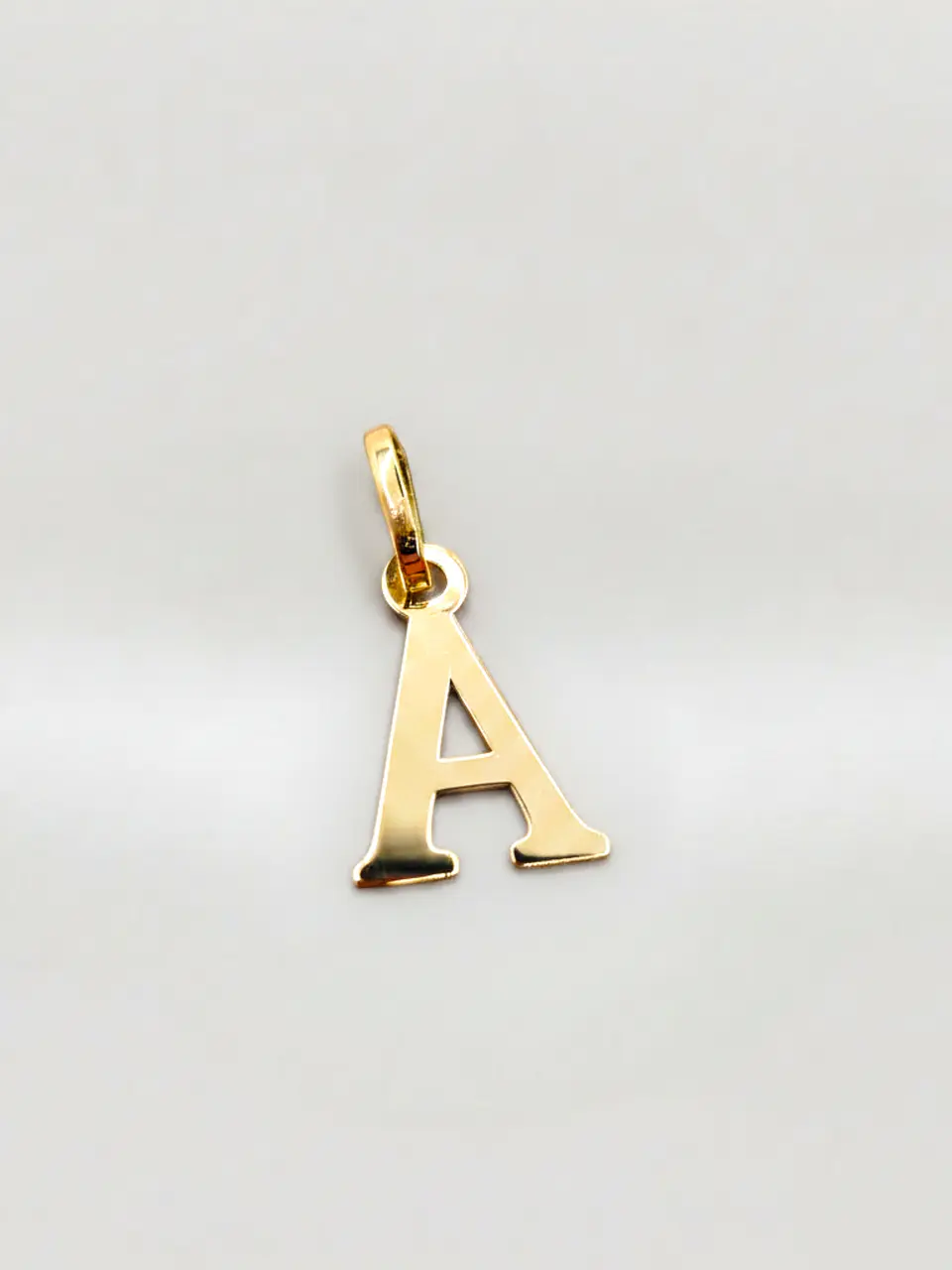 Colgante Letra Identidad Oro 18k 1