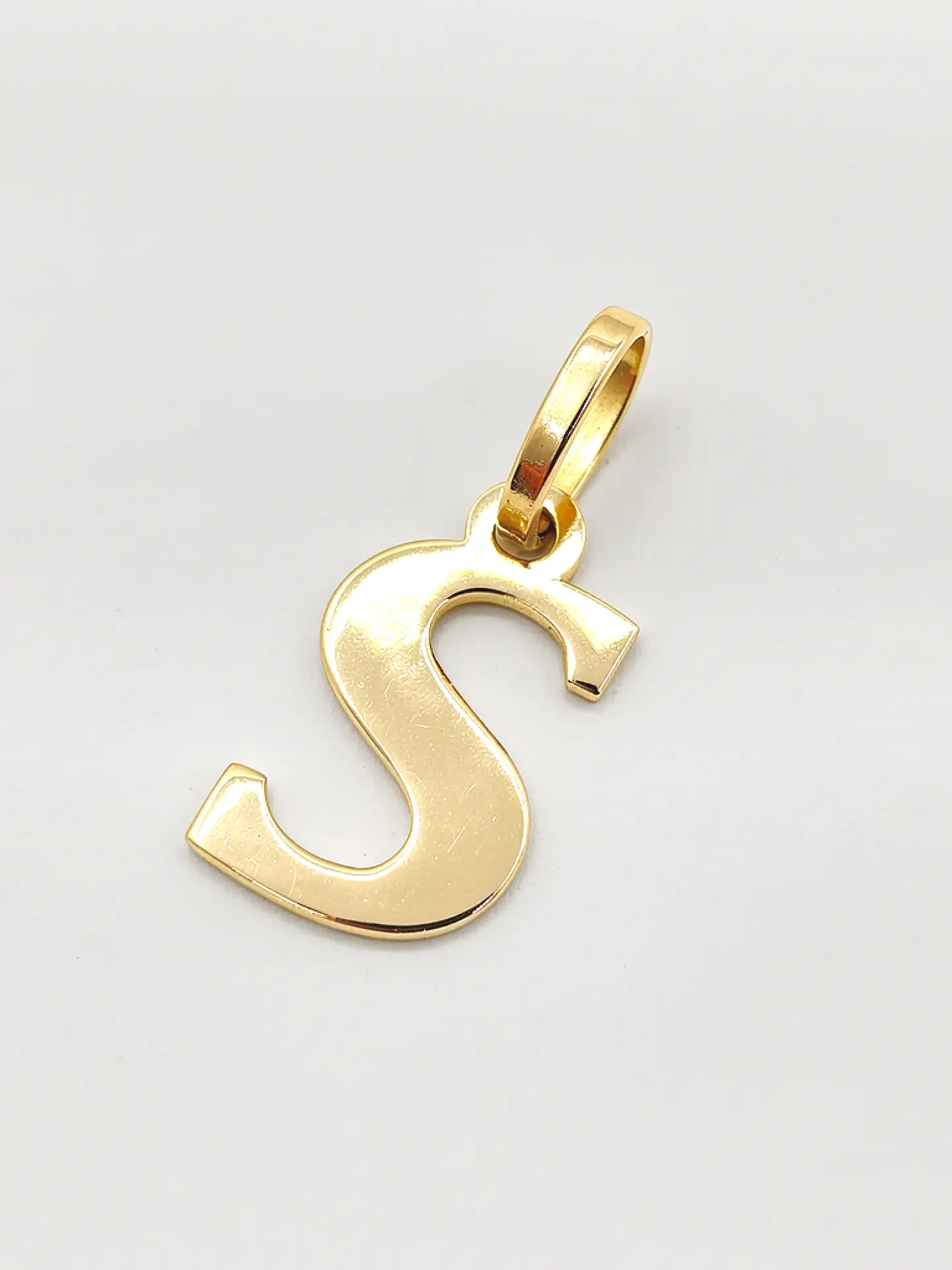 Colgante Letra Identidad Oro 18k 12