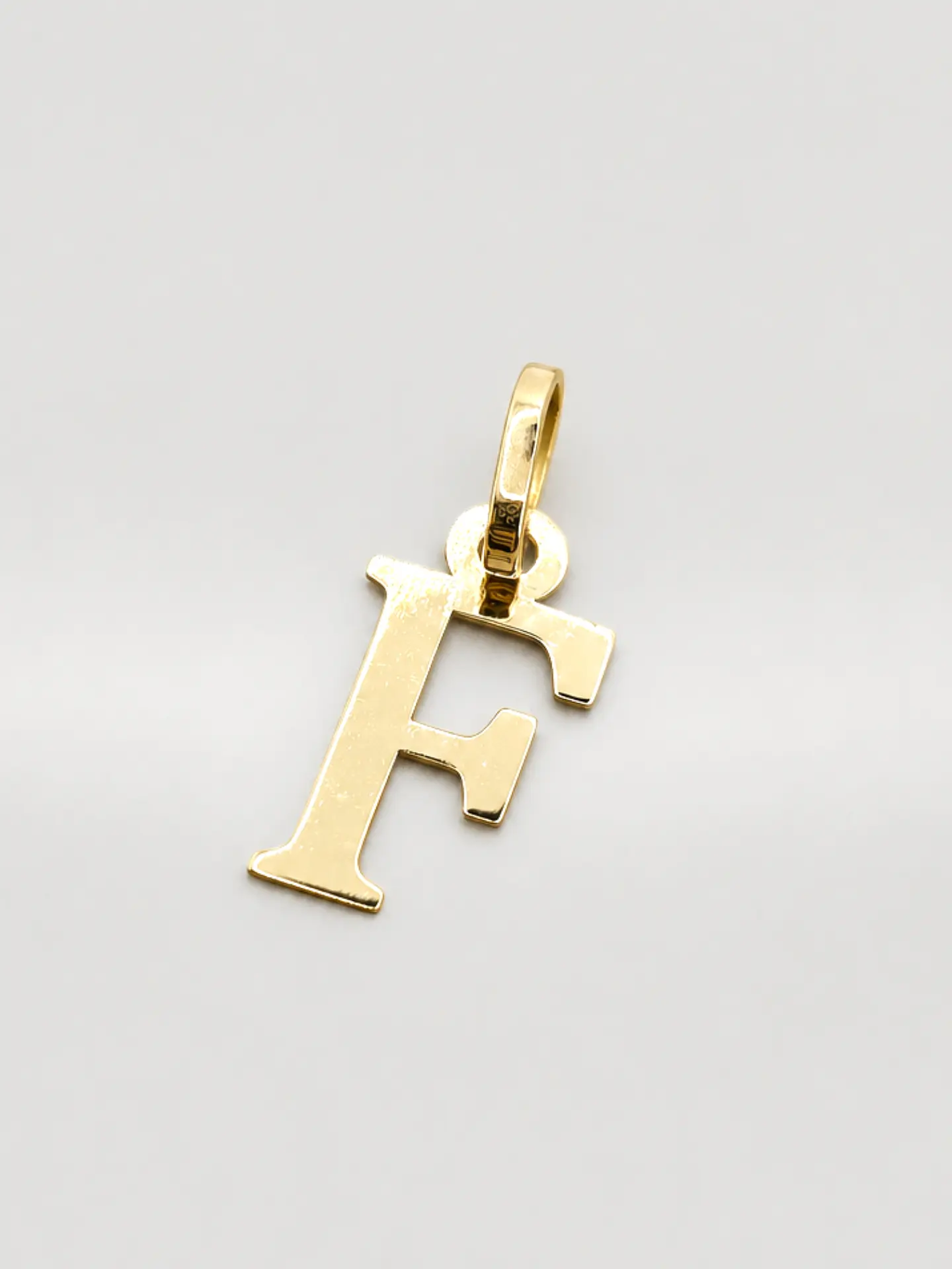 Colgante Letra Identidad Oro 18k 16