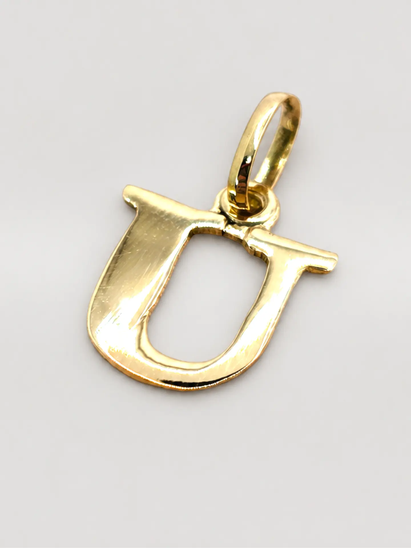 Colgante Letra Identidad Oro 18k 19