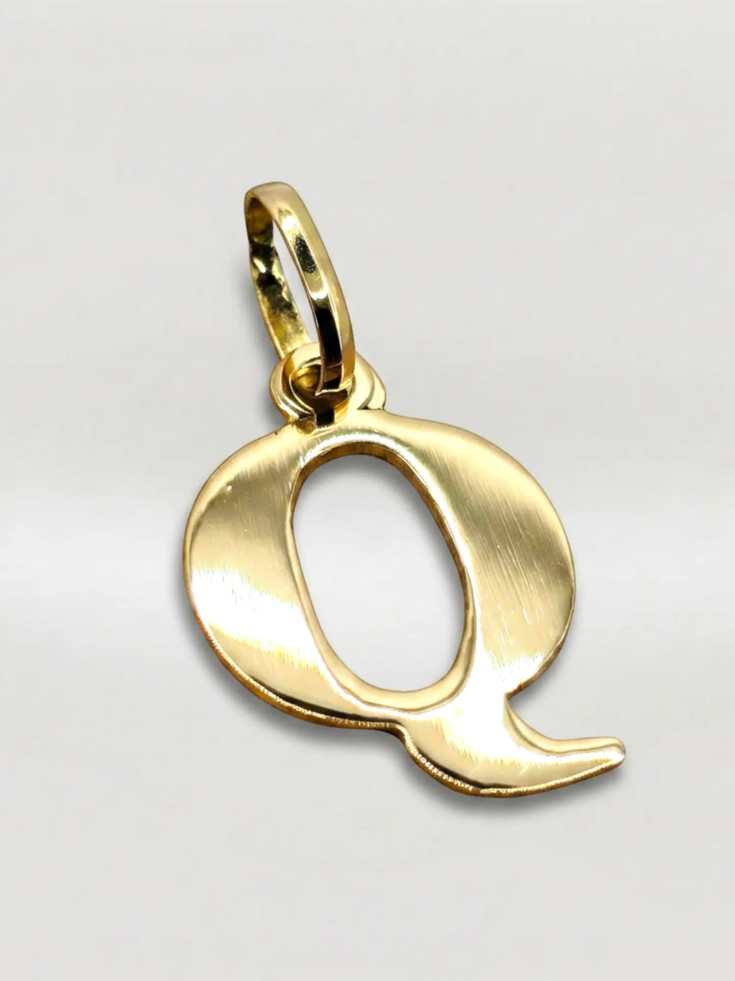 Colgante Letra Identidad Oro 18k 22