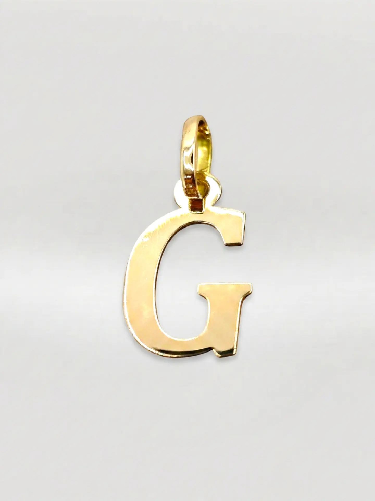 Colgante Letra Identidad Oro 18k 26