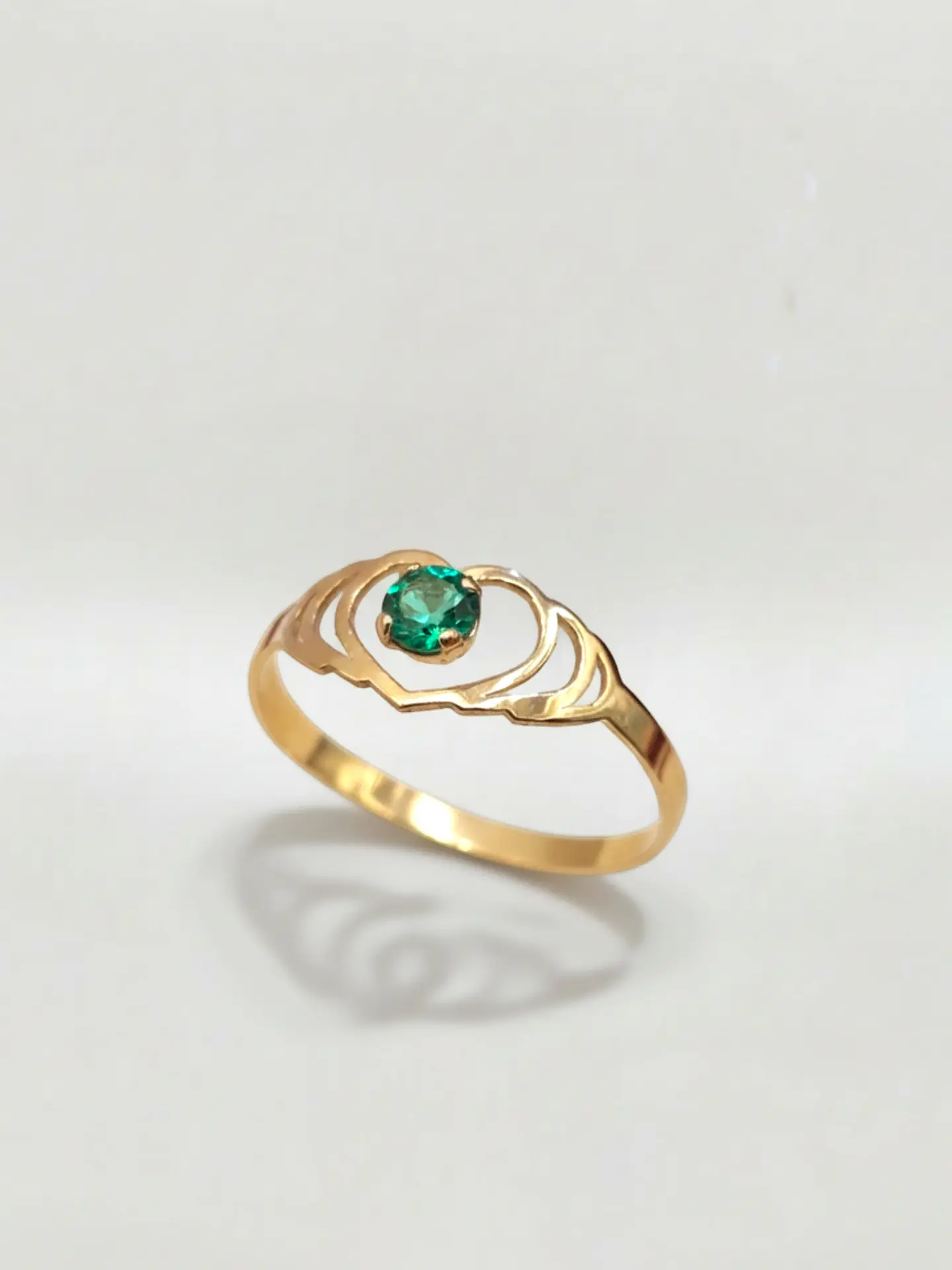 Anillo siluetas de corazones esmeralda Oro 18k 1