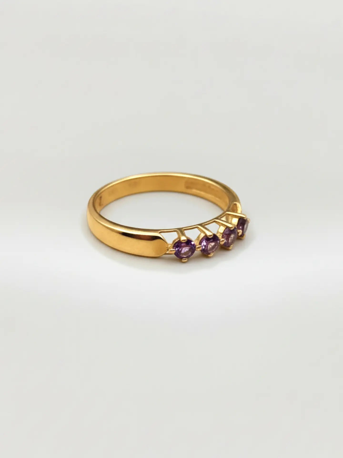 Anillo Medio Cintillo Mística Amatista  Oro 18k 2