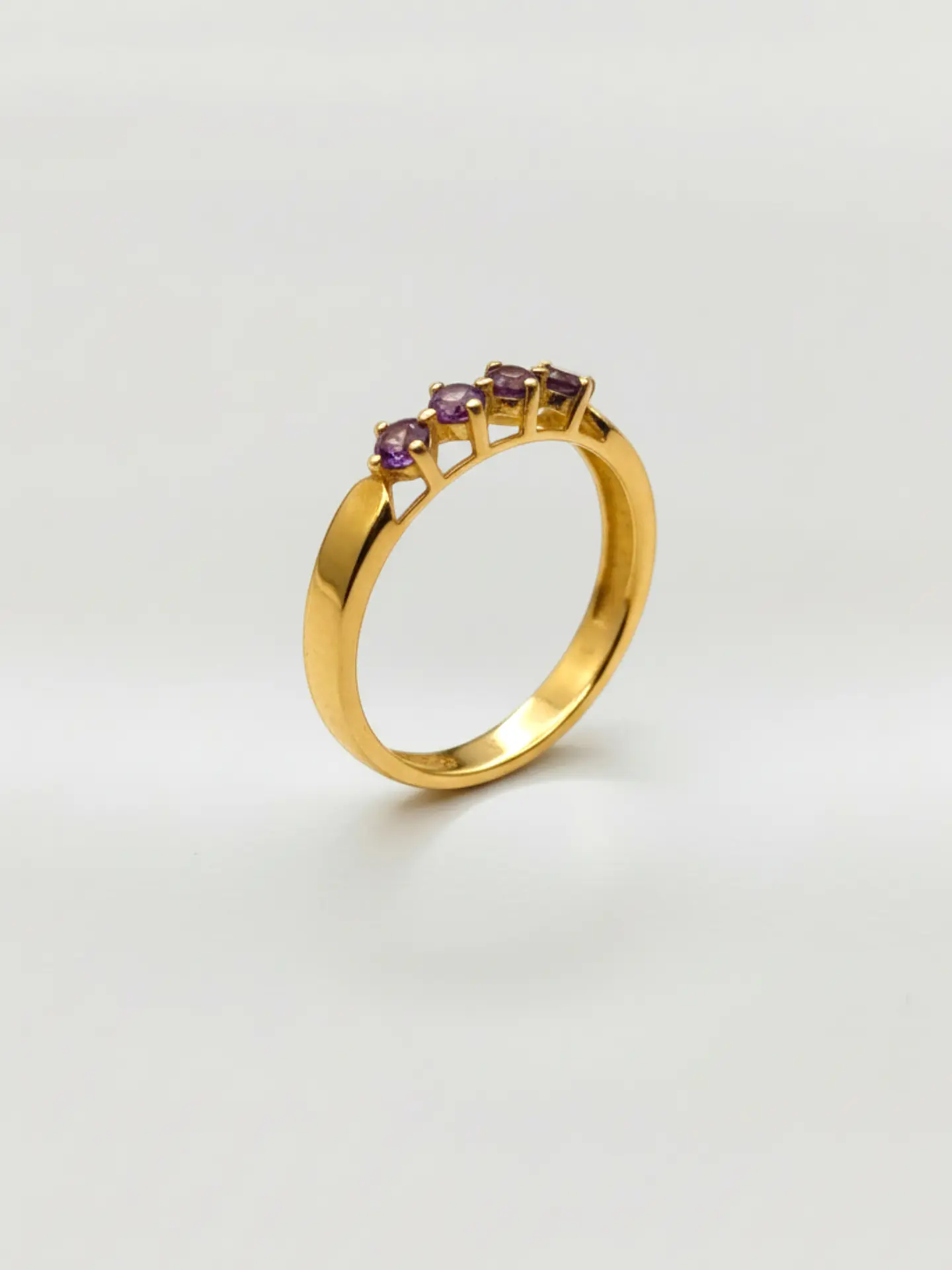 Anillo Medio Cintillo Mística Amatista  Oro 18k 3