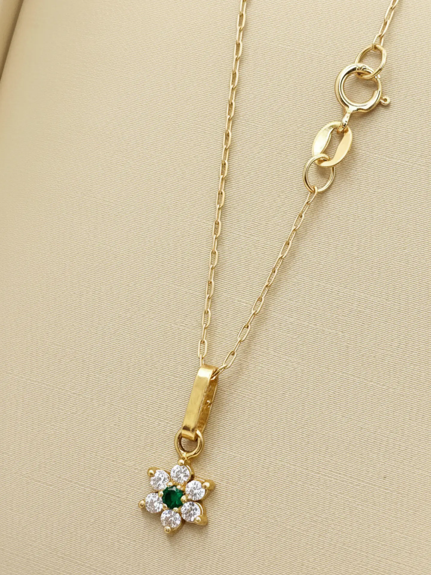 Cadena Roseta Esmeralda y Circones Oro 18k 3