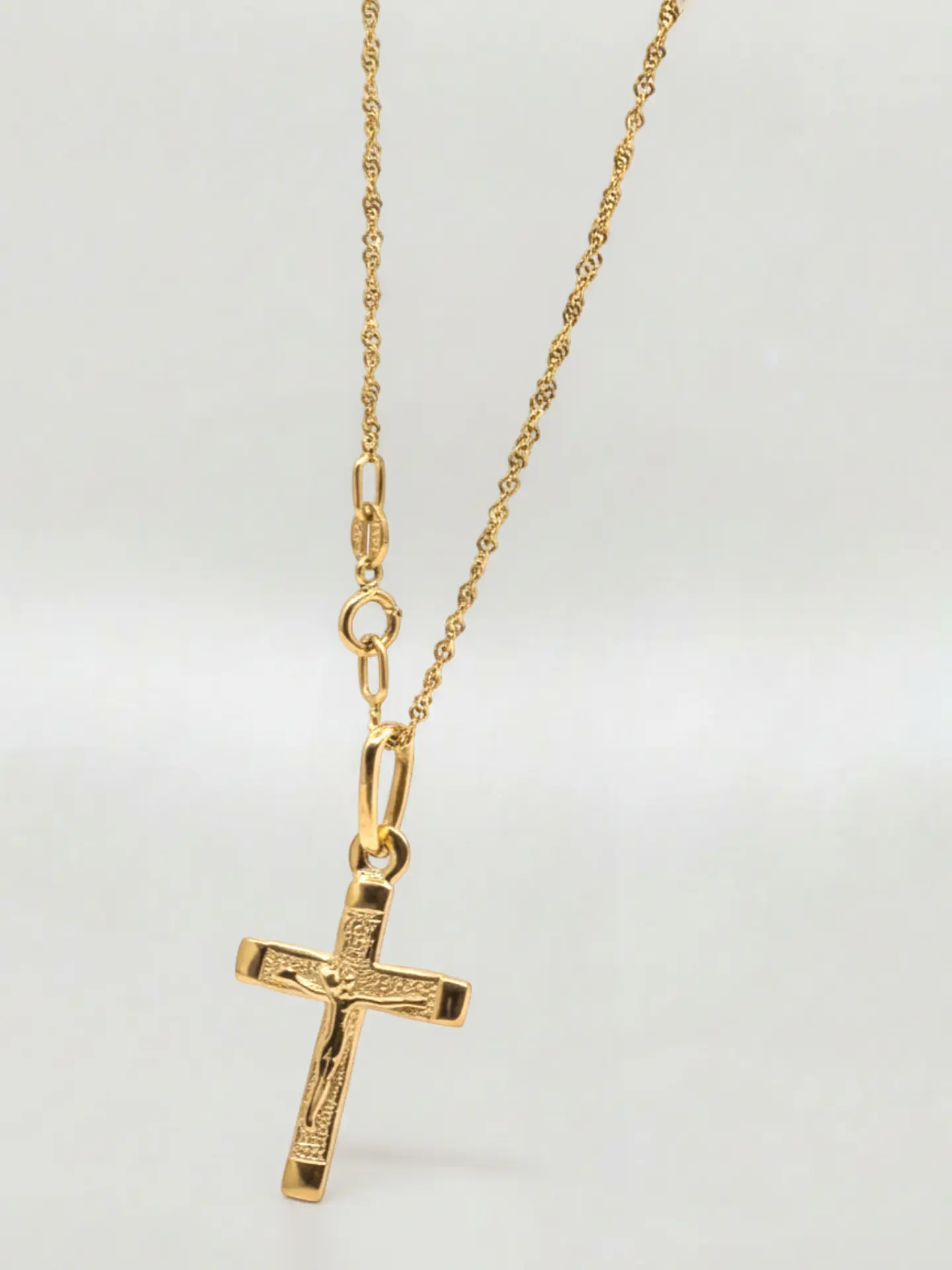 Cadena Singapur colgante cruz cristo oro italiano 18k 3