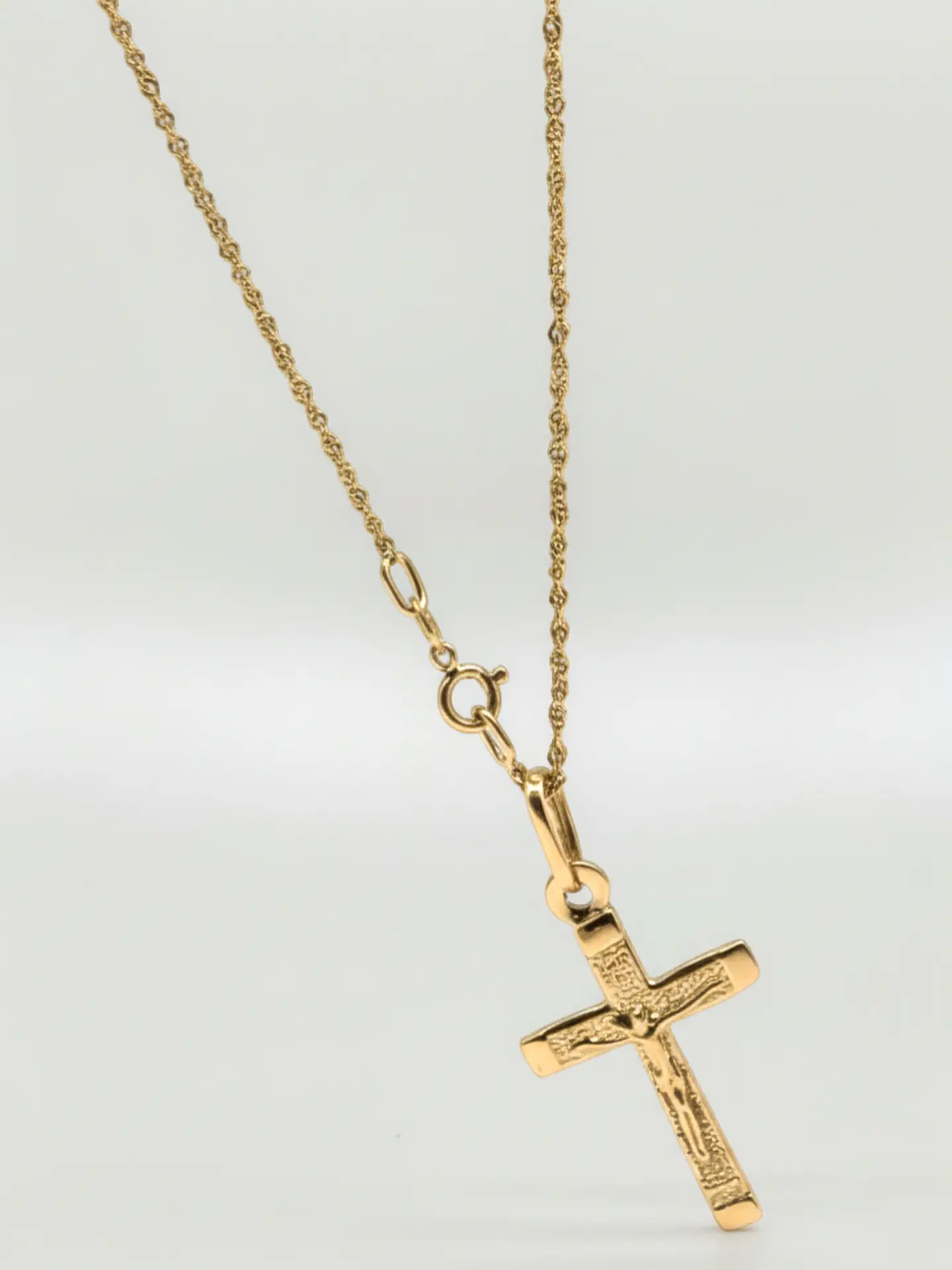 Cadena Singapur colgante cruz cristo oro italiano 18k 4