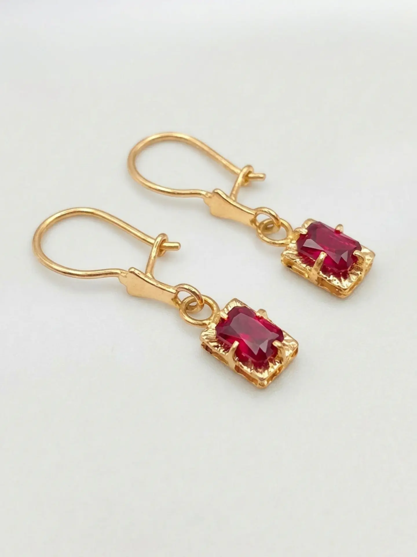 Aros Chatón Cuadrado Pasión de Rubi Oro 18k 1