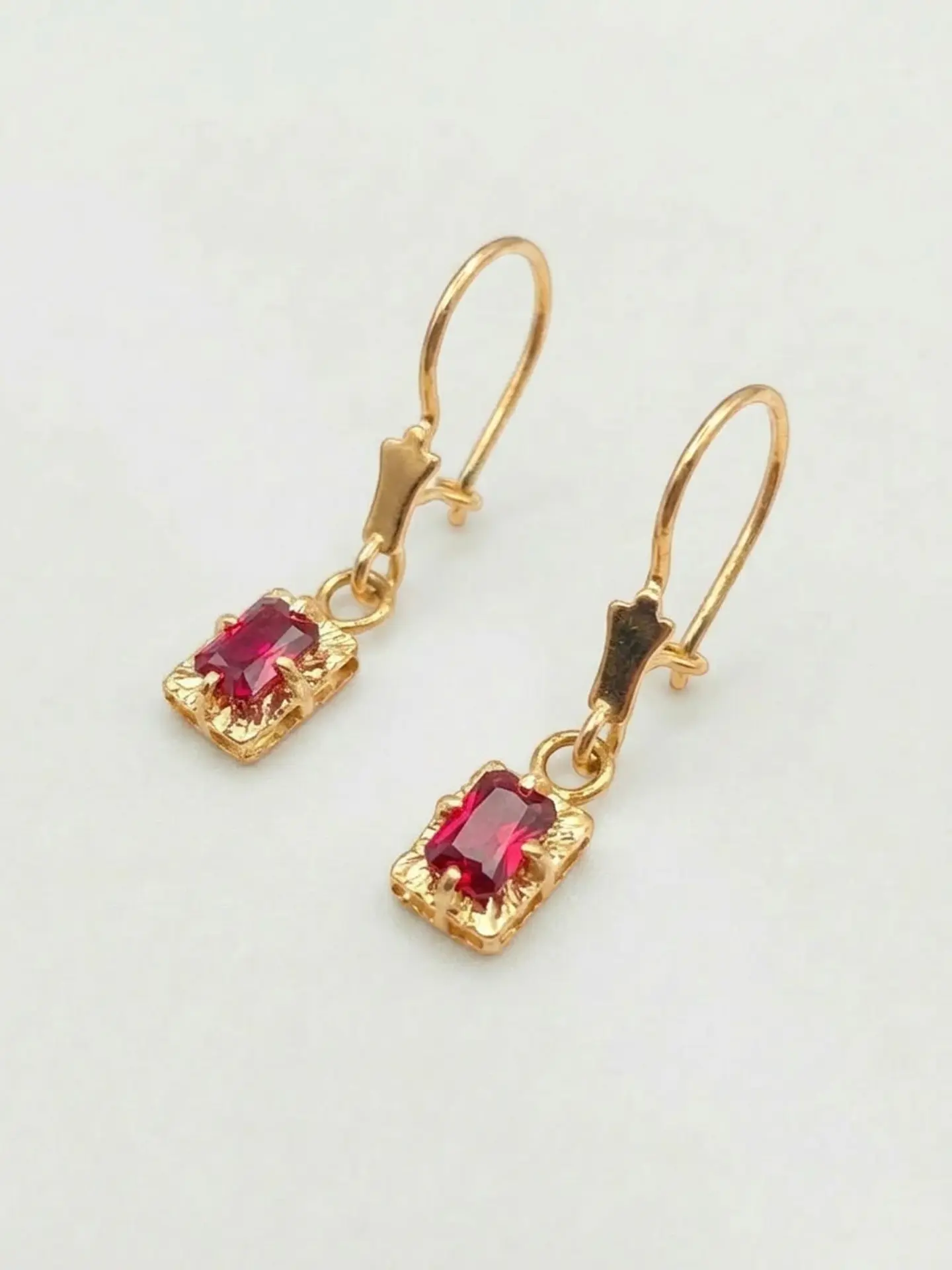 Aros Chatón Cuadrado Pasión de Rubi Oro 18k 2