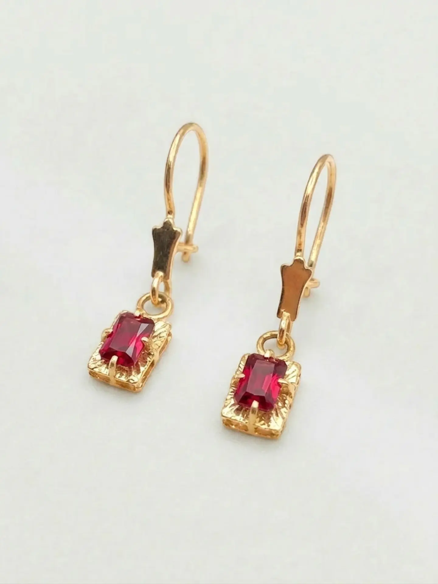 Aros Chatón Cuadrado Pasión de Rubi Oro 18k 3