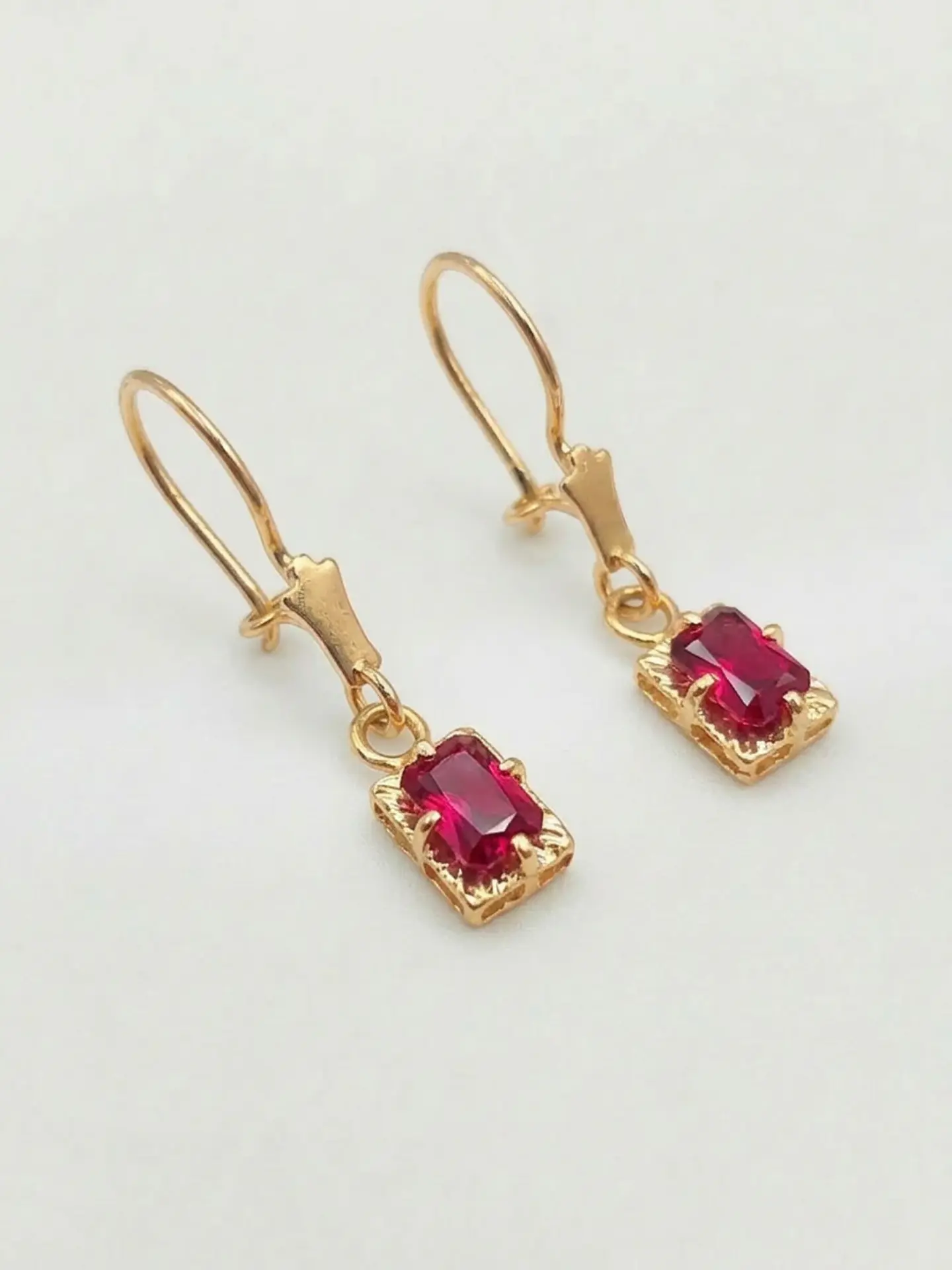 Aros Chatón Cuadrado Pasión de Rubi Oro 18k 5