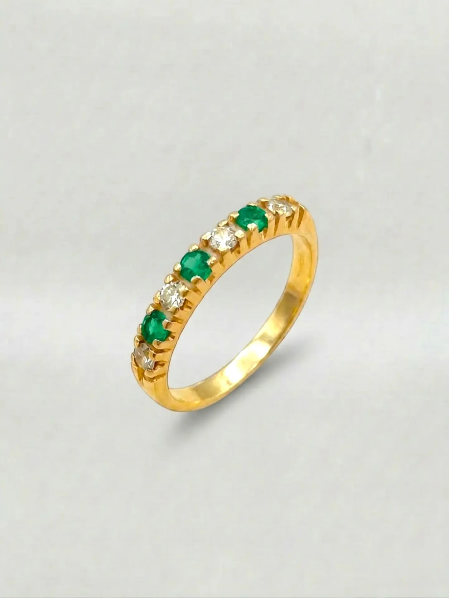Anillo Medio Cintillo Jardín de Esmeralda y Circones Oro 18k 1