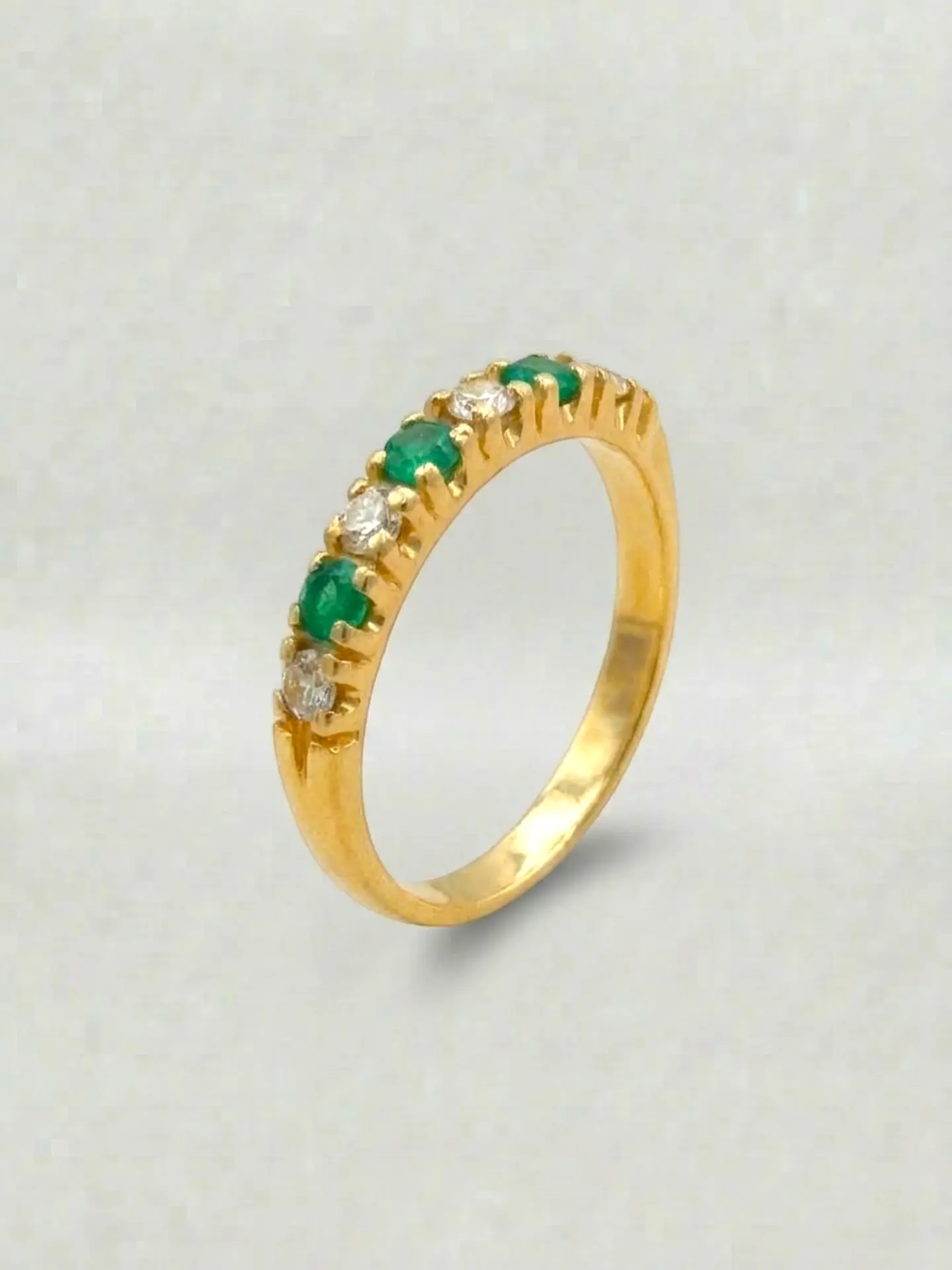 Anillo Medio Cintillo Jardín de Esmeralda y Circones Oro 18k 2
