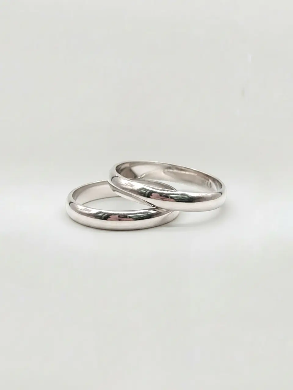 Argollas de matrimonio estilo Inglés 3 mm 8 grs Oro blanco 18k 2