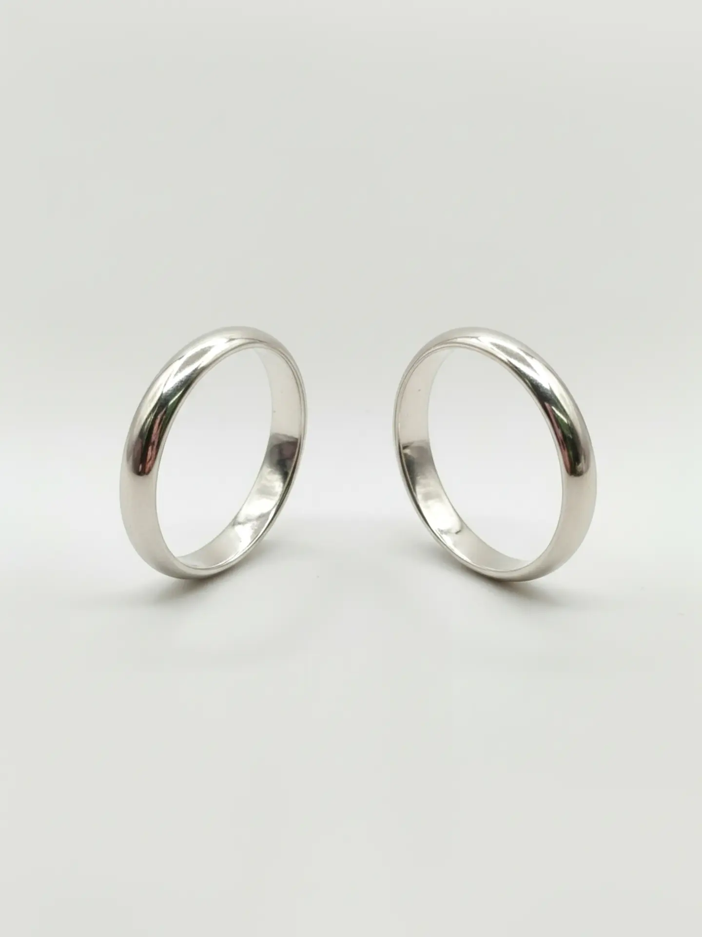 Argollas de matrimonio estilo Inglés 3 mm 8 grs Oro blanco 18k 5