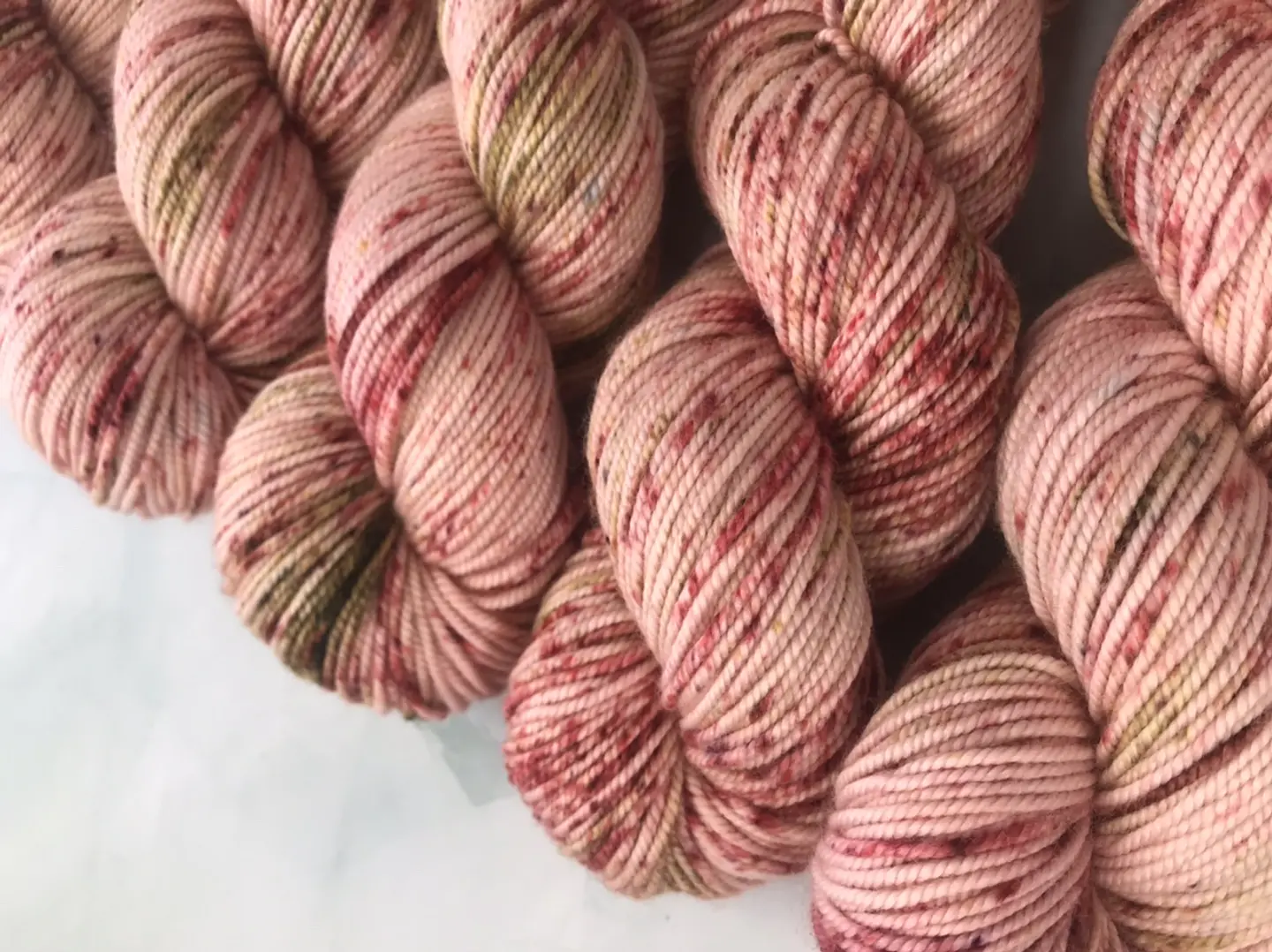 Lana Merino Superwash Pintada Manzana en rojo 3