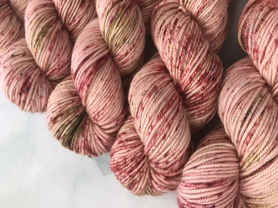 Lana Merino Superwash Pintada Manzana en rojo 3