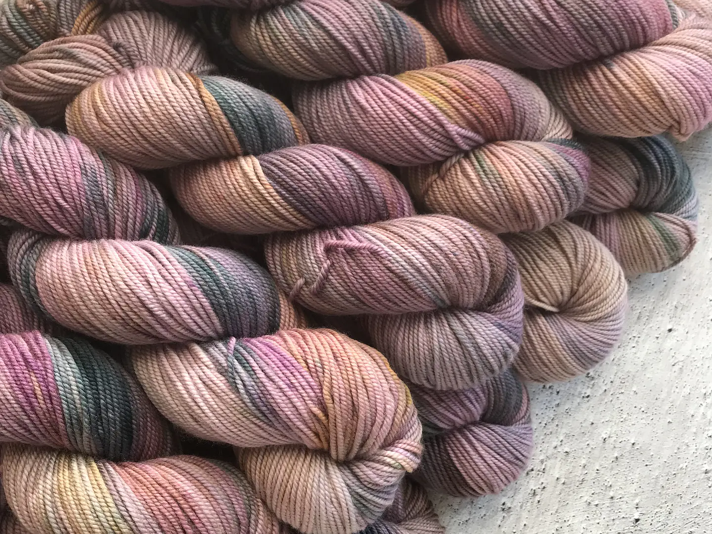Lana Merino Superwash Pintada Berenjena  1