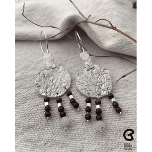 Aros Texturados con Granate y Piedra Luna