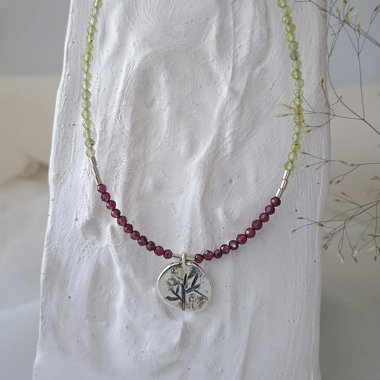 Collar de Granate, Peridoto y Cuarzo Cristal 1