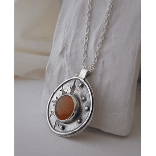 Collar Sol con Calcedonia 